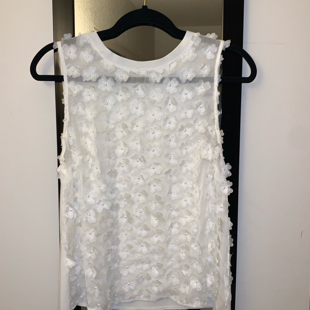 A NEW DAY: WHITE FLOWER SLEEVELESS SHIRT!!!